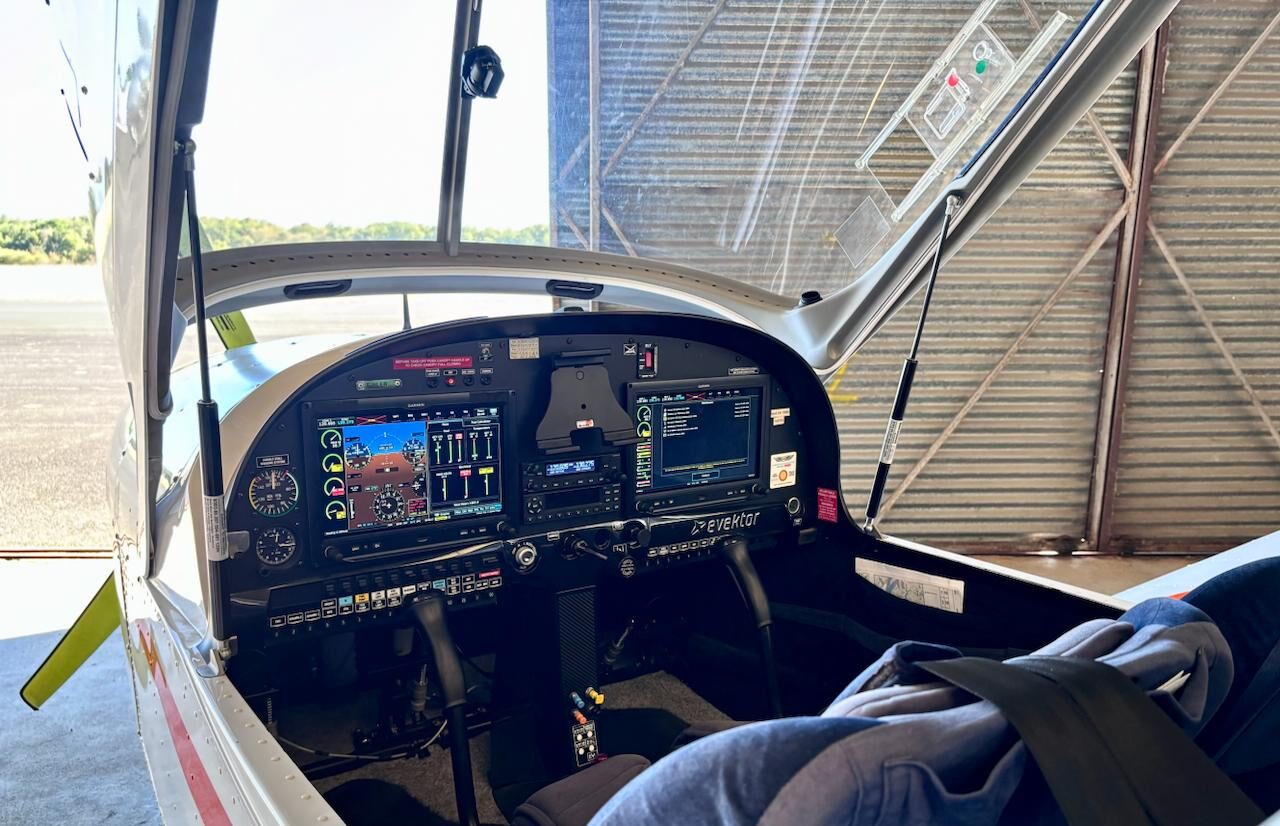 Le cockpit vitré de l’Evektor SportStar, avionique Garmin