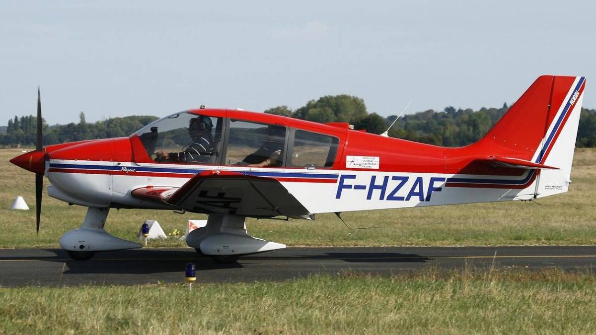 Le Robin DR 400-180 F-HZAF du club sur l’aérodrome de Saumur